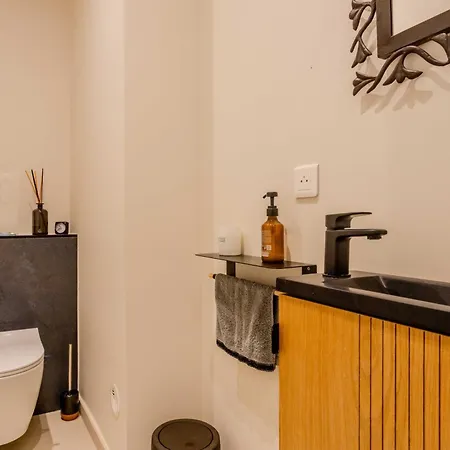 Апартаменты Bright A-c With Sea View - *