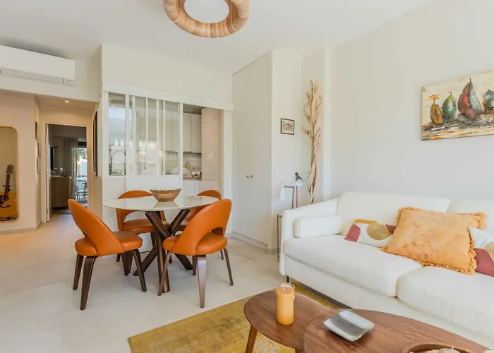 Bright A-c With Sea View - Апартаменты