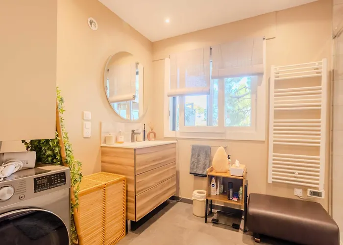 Bright A-c With Sea View - * Антиб