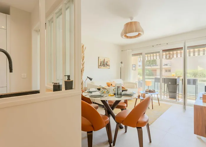 Bright A-c With Sea View - Апартаменты