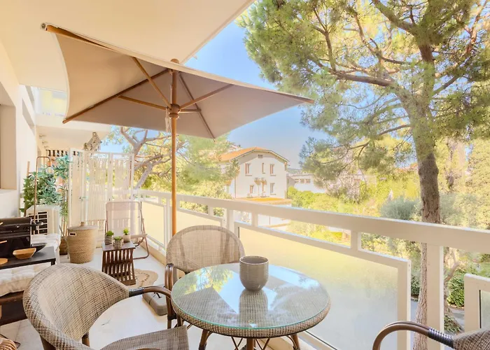 Bright A-c With Sea View - Apartman *